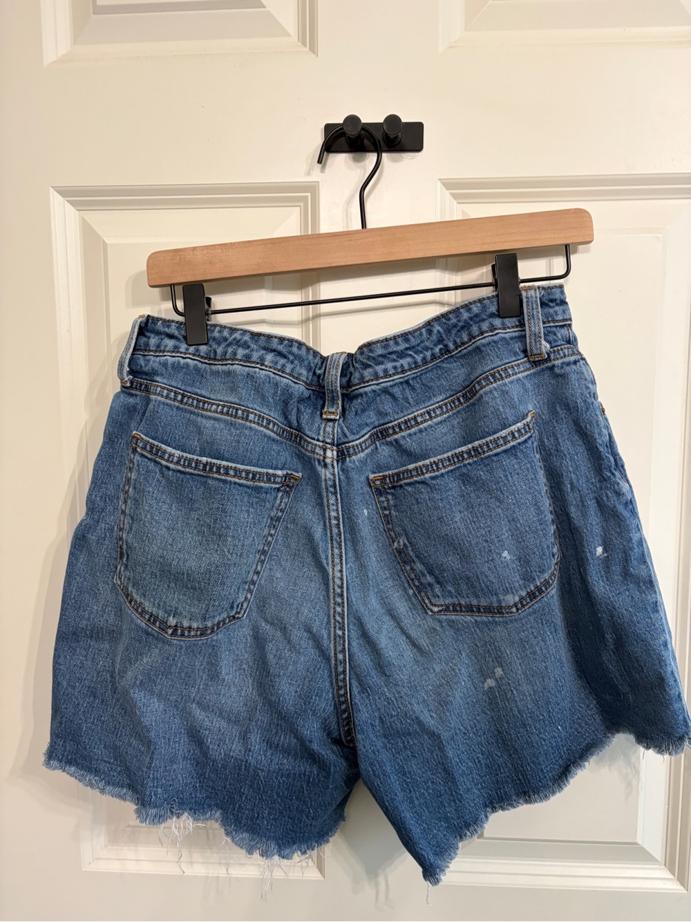 Univeral Thread size 8/29 Denim Cutoff Shorts w distressing. High rise. - Picture 5 of 9